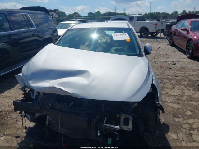 KMHH35LE0JU027381 Hyundai ELANTRA GT