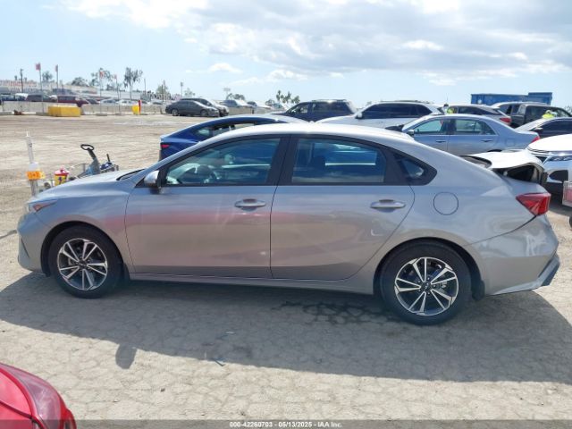 3KPF24AD3PE617505 KIA Forte Lxs