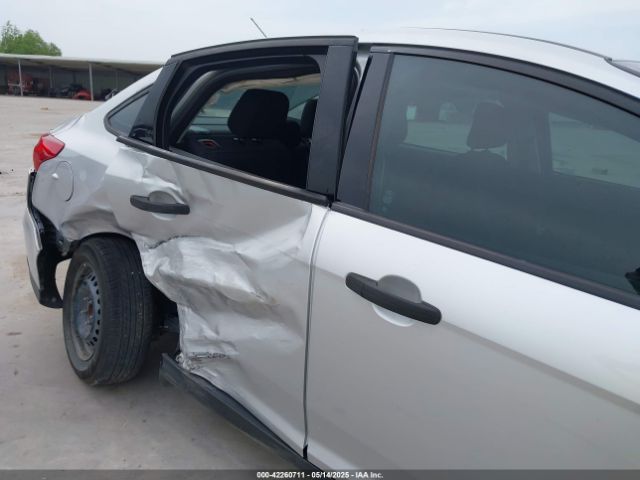1FADP3E28HL210368 Ford FOCUS S