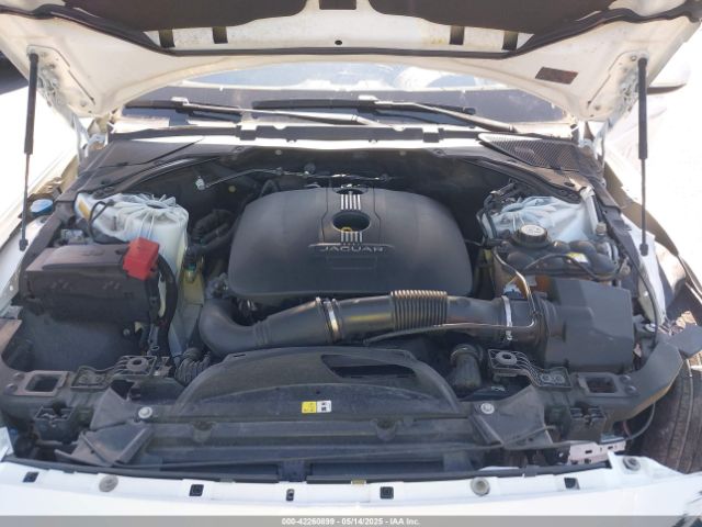 2017 JAGUAR XE SAJAR4BG4HA978391 Photo 9