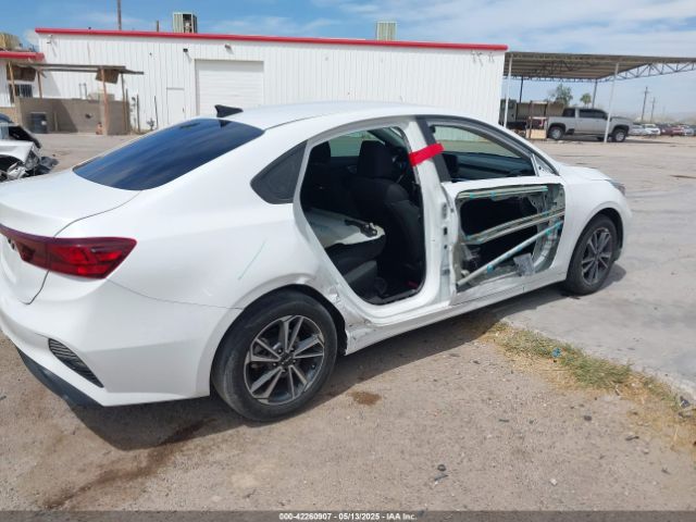 3KPF24AD8NE482132 KIA Forte Lxs