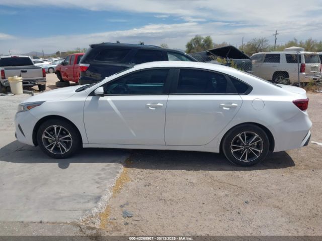 3KPF24AD8NE482132 KIA Forte Lxs