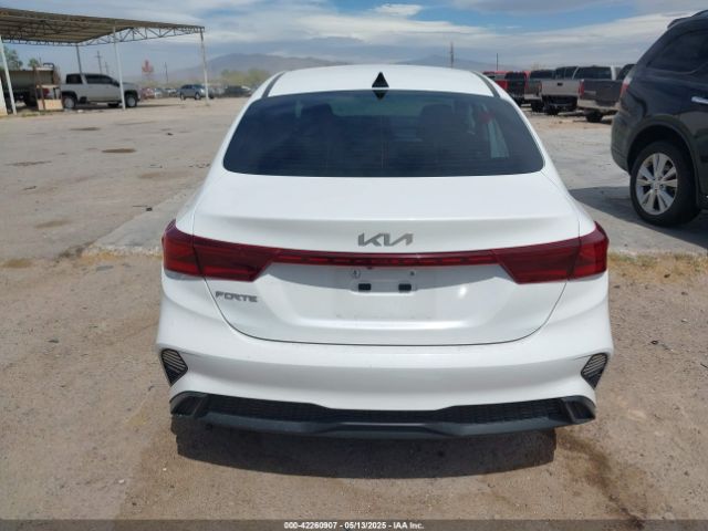 3KPF24AD8NE482132 KIA Forte Lxs