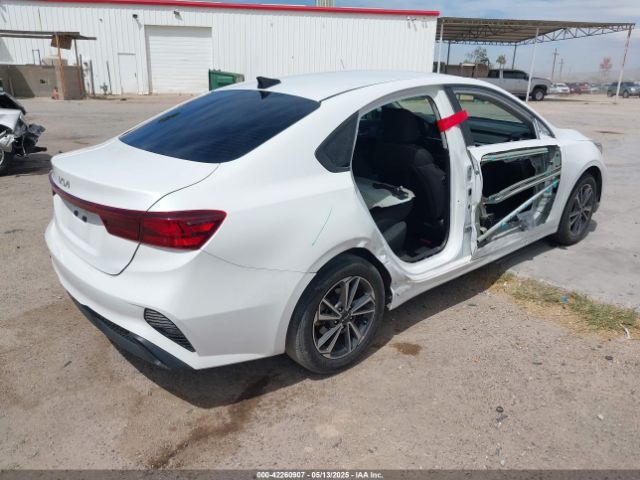3KPF24AD8NE482132 KIA Forte Lxs