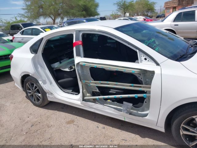 3KPF24AD8NE482132 KIA Forte Lxs