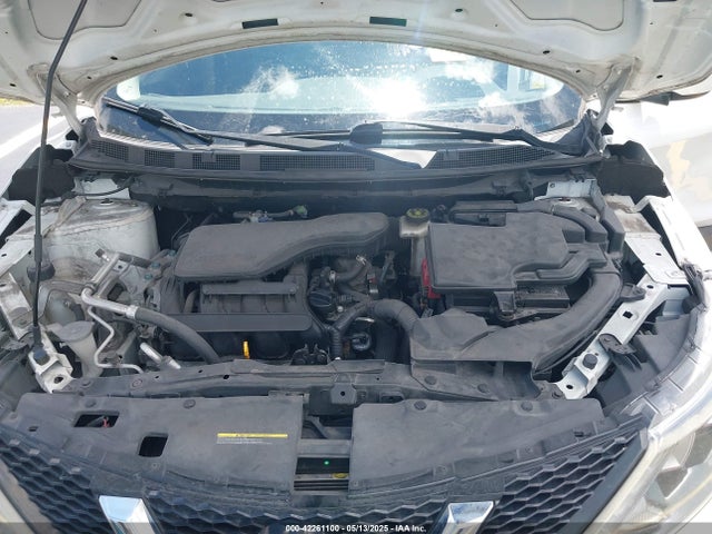JN1BJ1CP8JW103897 Nissan Rogue Sport S