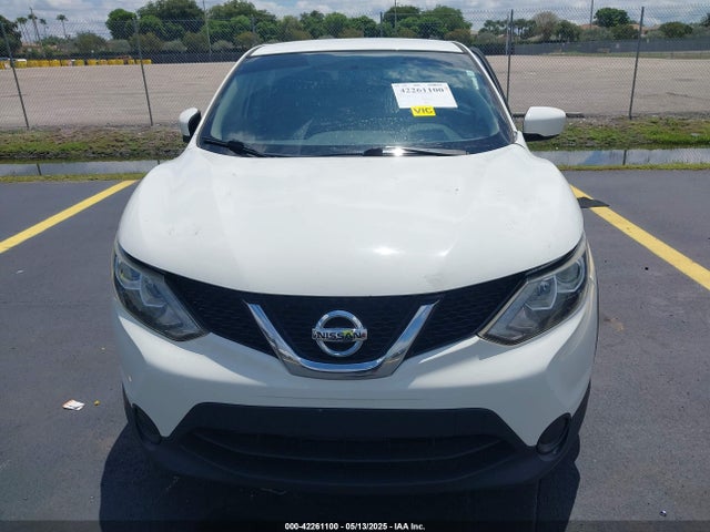 JN1BJ1CP8JW103897 Nissan Rogue Sport S