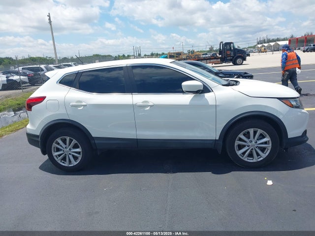 JN1BJ1CP8JW103897 Nissan Rogue Sport S