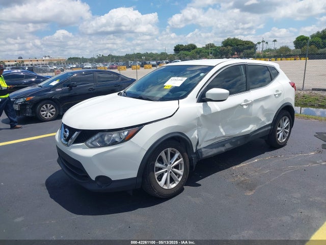 JN1BJ1CP8JW103897 Nissan Rogue Sport S