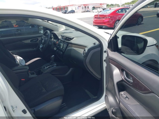JN1BJ1CP8JW103897 Nissan Rogue Sport S