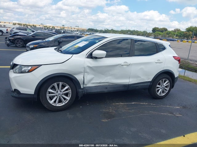 JN1BJ1CP8JW103897 Nissan Rogue Sport S