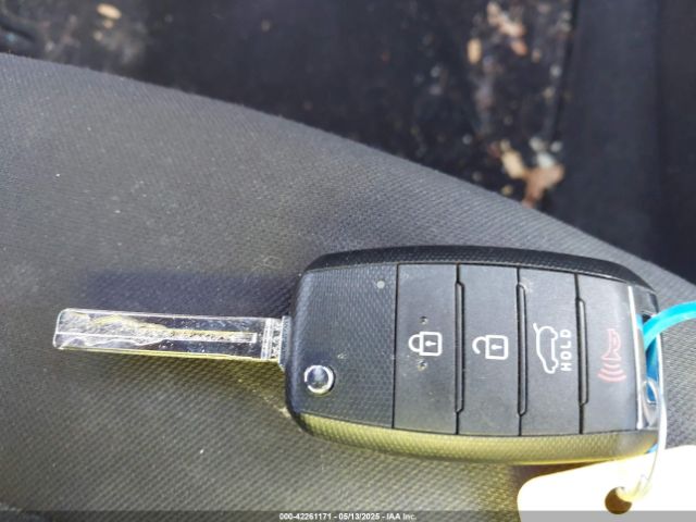 KNDJN2A2XH7471660 KIA Soul