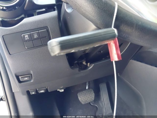 3MYDLBYV2JY303634 Toyota YARIS IA