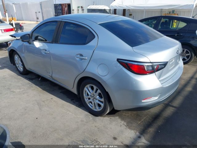 3MYDLBYV2JY303634 Toyota YARIS IA