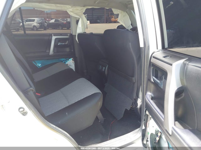 JTEMU5JR9N6040321 Toyota 4RUNNER SR5
