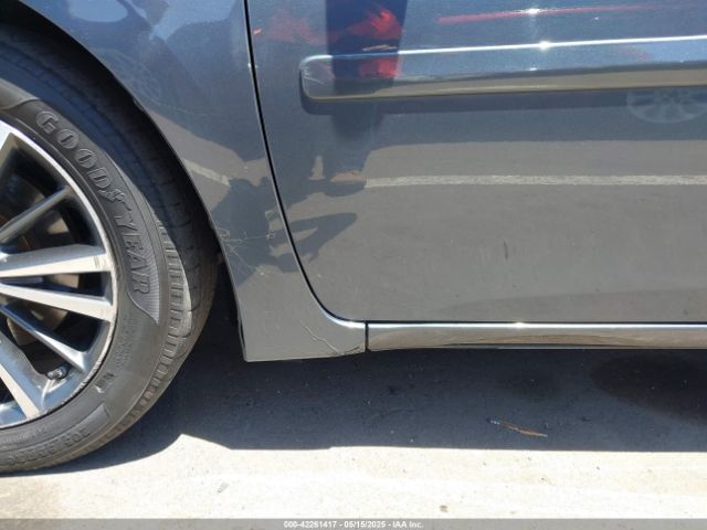 2T1BURHE9JC055393 Toyota COROLLA LE