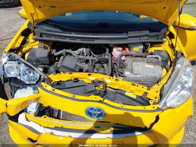 JTDKDTB31E1066984 Toyota Prius C One