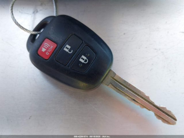 JTDKDTB31E1066984 Toyota Prius C One