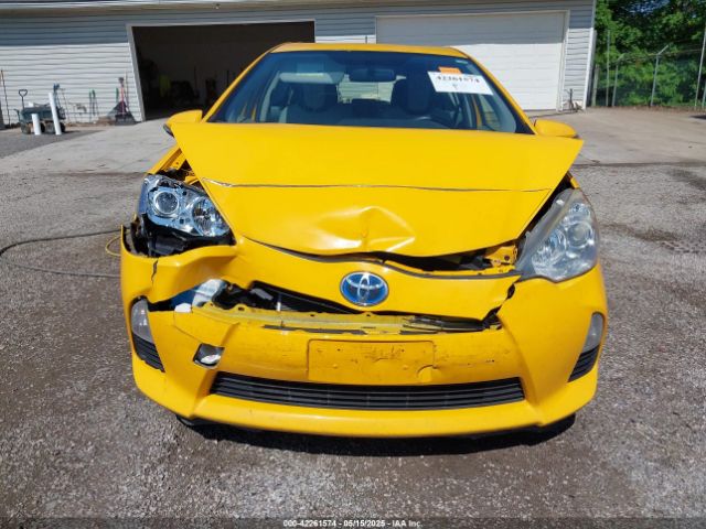 JTDKDTB31E1066984 Toyota Prius C One