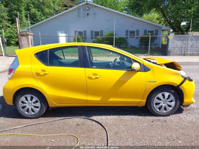 JTDKDTB31E1066984 Toyota Prius C One