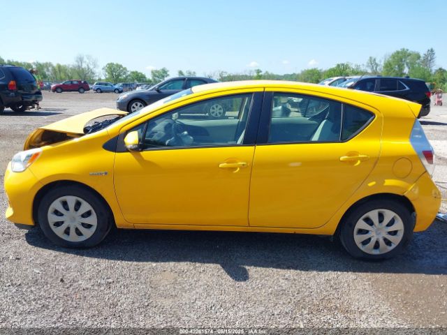 JTDKDTB31E1066984 Toyota Prius C One
