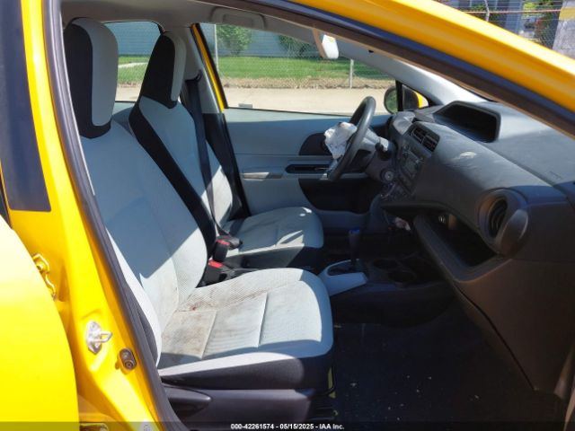 JTDKDTB31E1066984 Toyota Prius C One