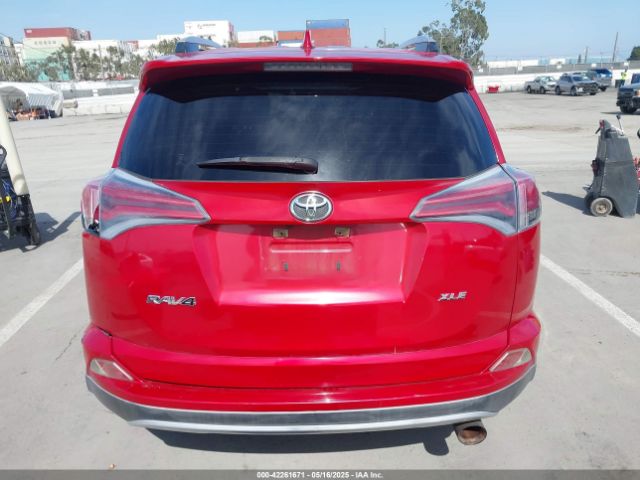 JTMWFREV8GJ096885 Toyota Rav4 Xle
