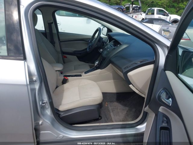 1FADP3K22HL247579 Ford FOCUS SE