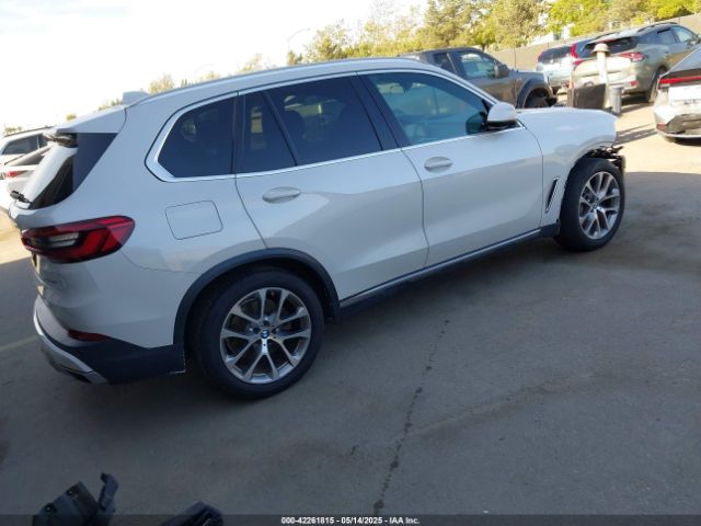2019 BMW X5 5UXCR6C56KLL40041 Photo 3