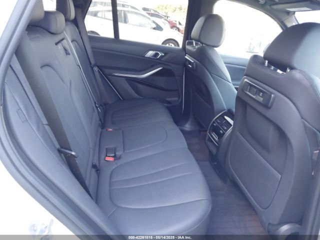2019 BMW X5 5UXCR6C56KLL40041 Photo 7