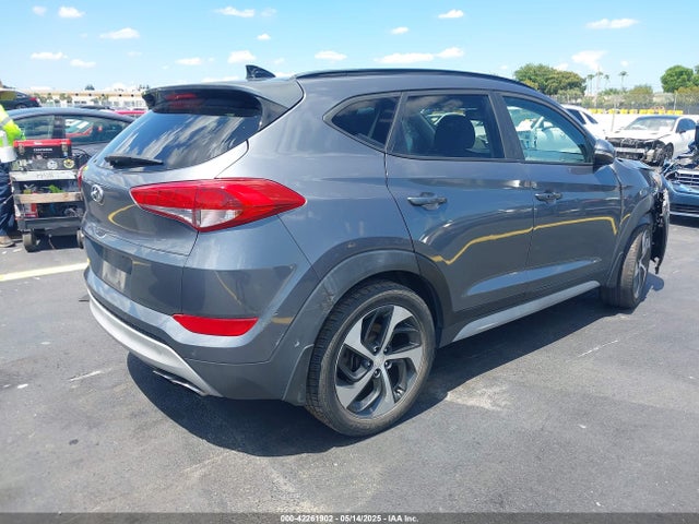 KM8J33A2XJU686471 Hyundai Tucson Value