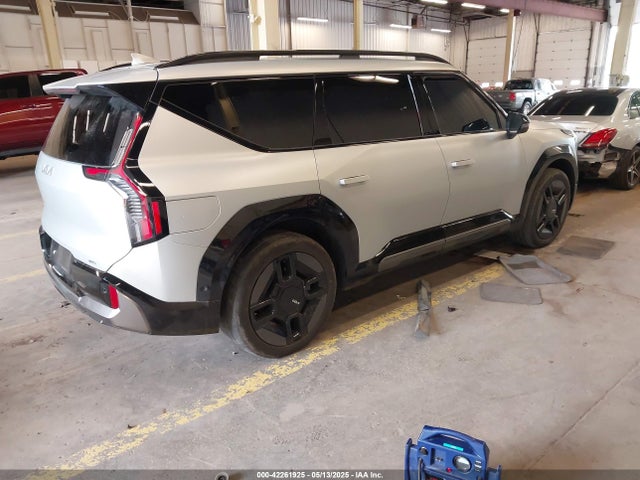 KNDAEFS55R6020742 KIA ev9