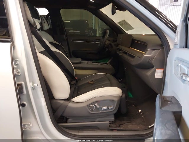KNDAEFS55R6020742 KIA ev9