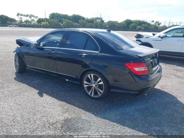 2014 MERCEDES-BENZ C 250 WDDGF4HB1ER306501 Photo 2
