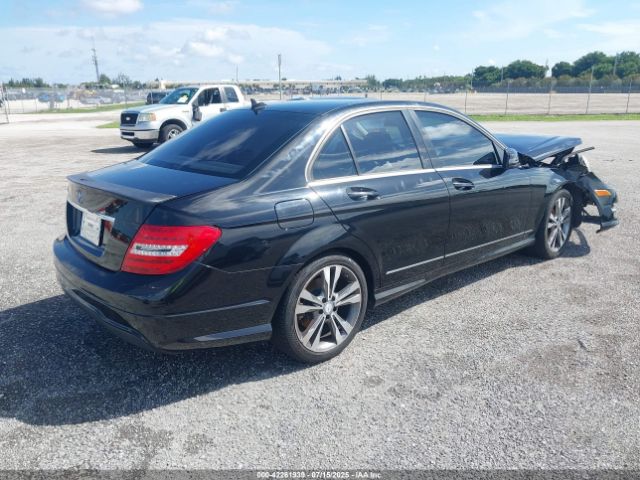 2014 MERCEDES-BENZ C 250 WDDGF4HB1ER306501 Photo 3
