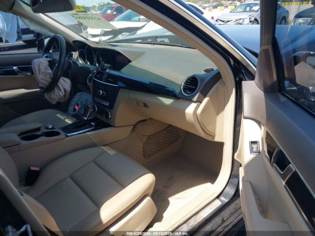 2014 MERCEDES-BENZ C 250 WDDGF4HB1ER306501 Photo 4