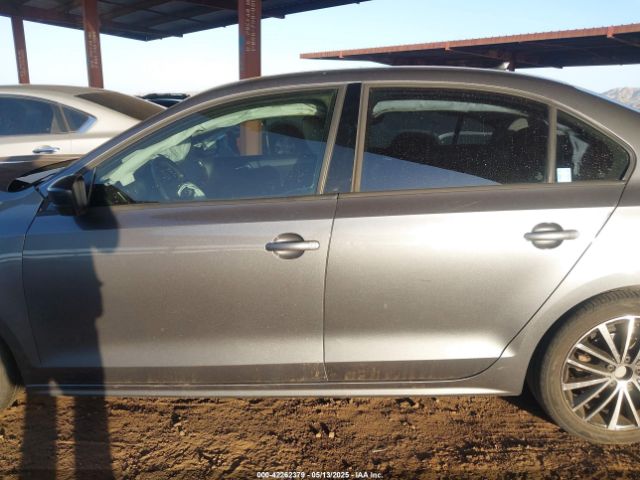 3VWD17AJ4GM284882 Volkswagen Jetta