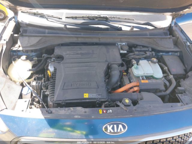 KNDCB3LC8H5058905 KIA NIRO LX