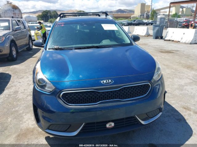 KNDCB3LC8H5058905 KIA NIRO LX