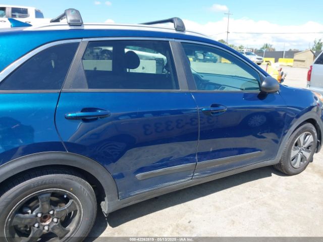 KNDCB3LC8H5058905 KIA NIRO LX