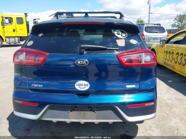 KNDCB3LC8H5058905 KIA NIRO LX