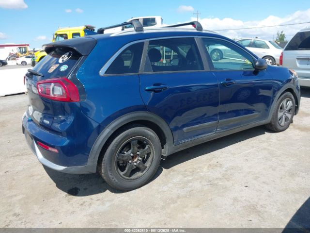 KNDCB3LC8H5058905 KIA NIRO LX