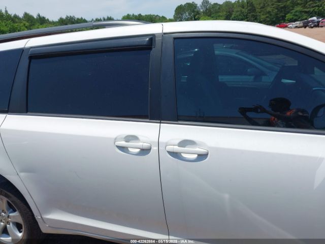 5TDKZ3DC5HS793289 Toyota Sienna Le 8 Passenger