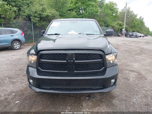 1C6RR7FT5JS320998 RAM 1500 Express  4x4 6'4 Box
