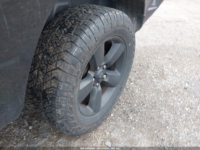 1C6RR7FT5JS320998 RAM 1500 Express  4x4 6'4 Box