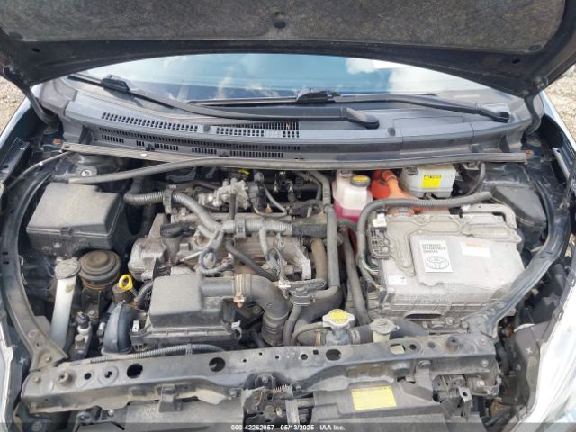 JTDKDTB32F1582661 Toyota Prius C Two