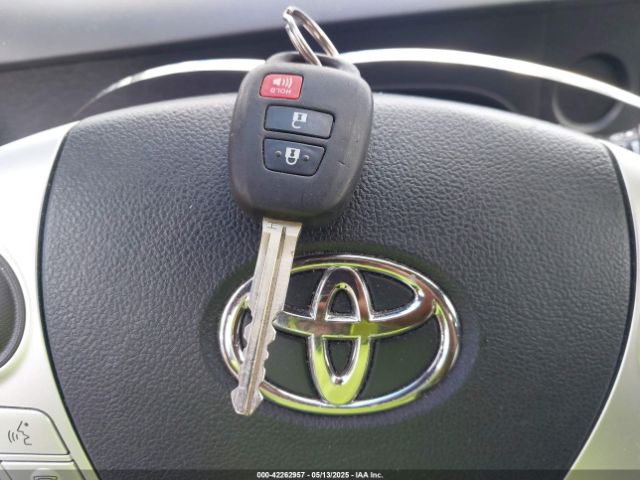 JTDKDTB32F1582661 Toyota Prius C Two