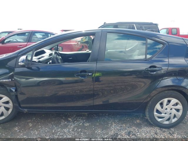 JTDKDTB32F1582661 Toyota Prius C Two