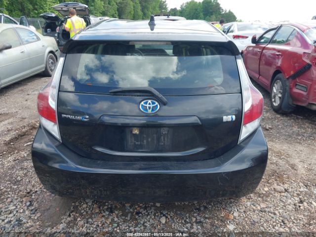JTDKDTB32F1582661 Toyota Prius C Two