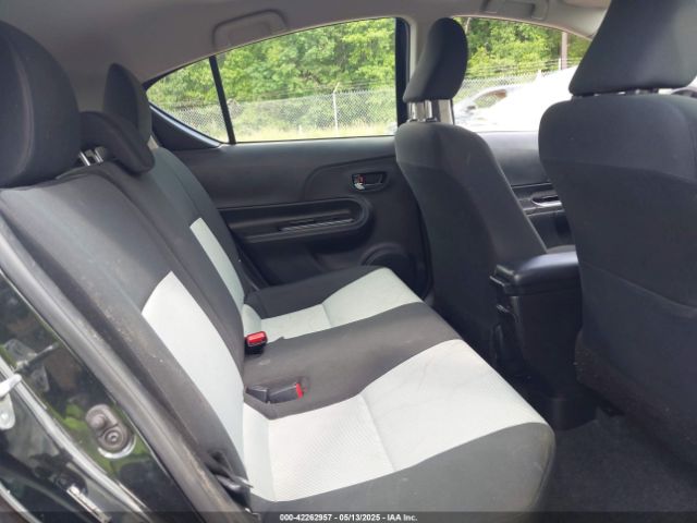 JTDKDTB32F1582661 Toyota Prius C Two